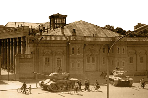 تانک در خیابانها زمان پهلوی