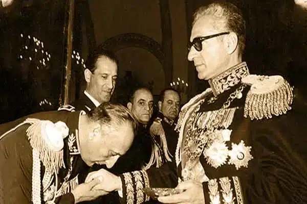 فساد دربار پهلوی