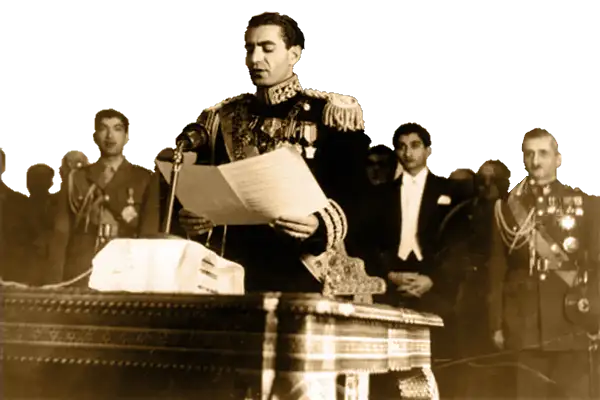 محمدرضا شاه پهلوی در حال سخنرانی