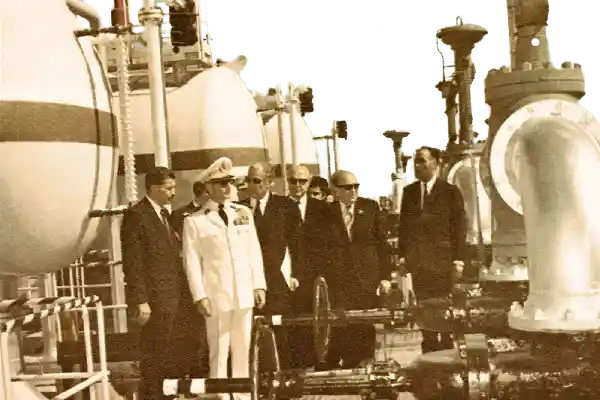 بازدید محمدرضا شاه از صنایع نفتی