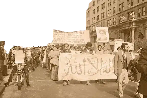 اعتراضات مردم نسبت به بی کفایتی شاه