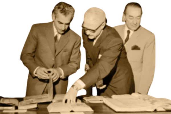 محمدرضا پهلوی در حین کار